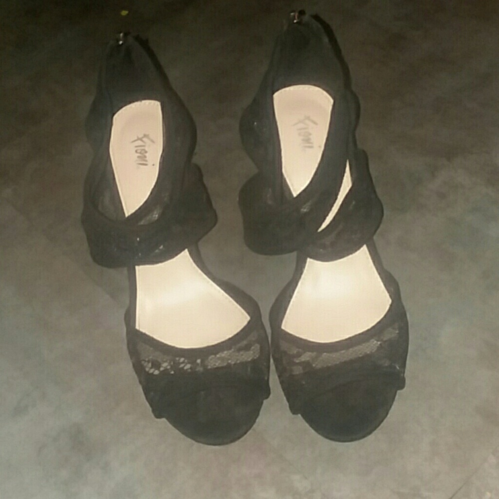 Fioni Black Velvet & Lace Heels